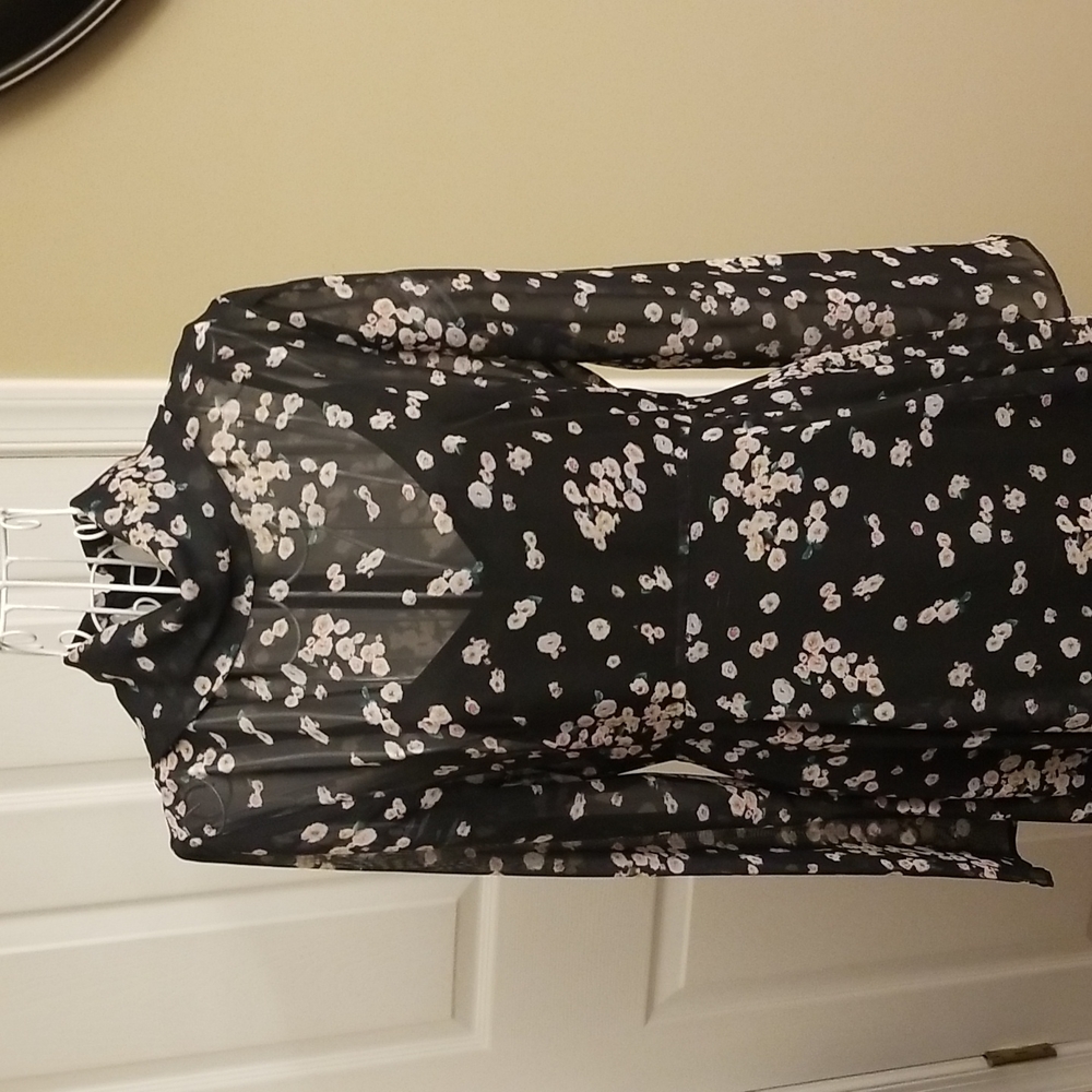 Gorgeous women's CAARA black floral dress - Picture 2 of 12
